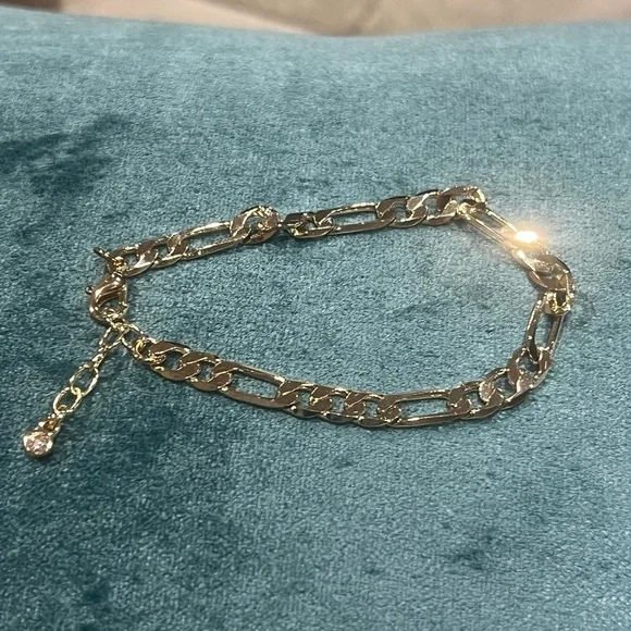 18k Gold Plated Curb Link Bracelet - Picture 2 of 3